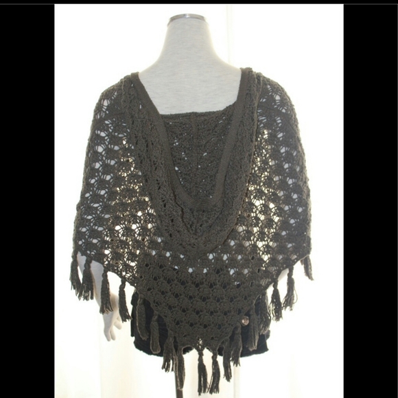 Bad ass Knit Poncho with hood - Picture 3 of 4